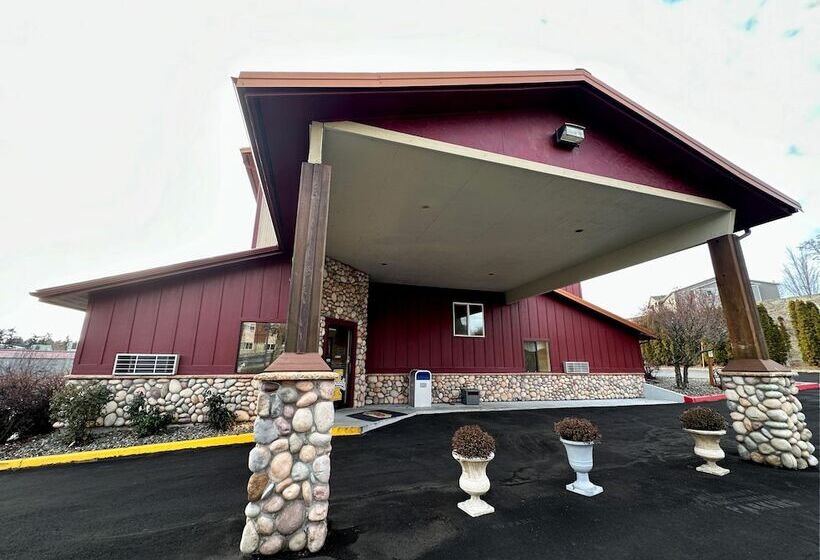 فندق على الطريق Fairbridge Inn & Suites Moscow   Pullman