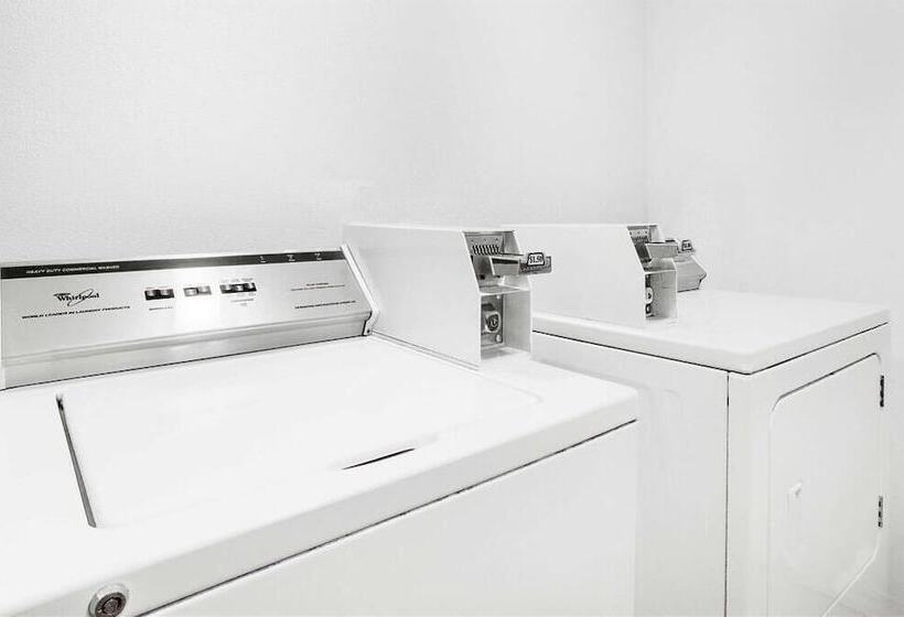 فندق على الطريق Fairbridge Inn & Suites Moscow   Pullman