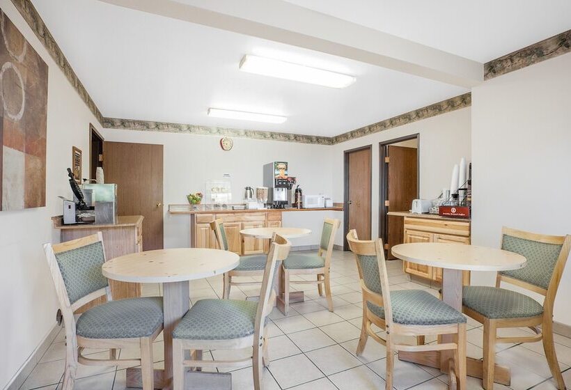 فندق على الطريق Fairbridge Inn & Suites Moscow   Pullman