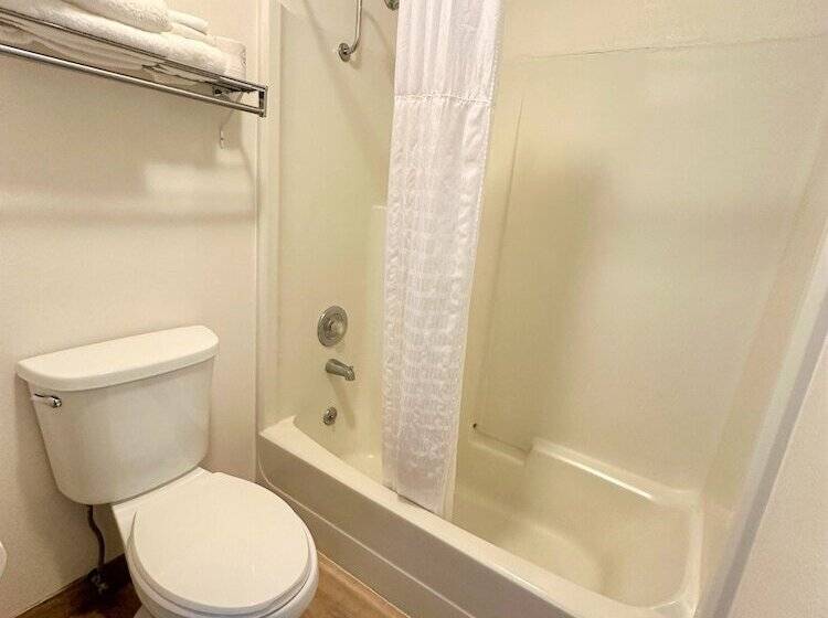 فندق على الطريق Fairbridge Inn & Suites Moscow   Pullman