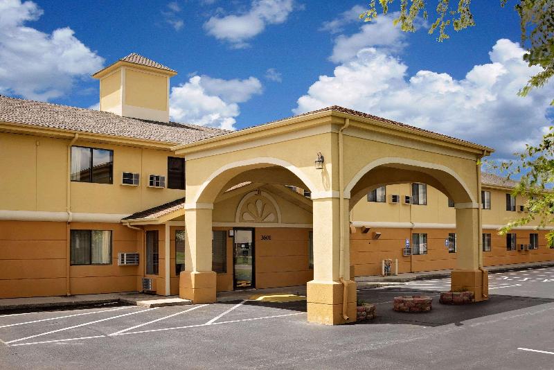 فندق على الطريق Super 8 By Wyndham Muncie/ball St. College Area