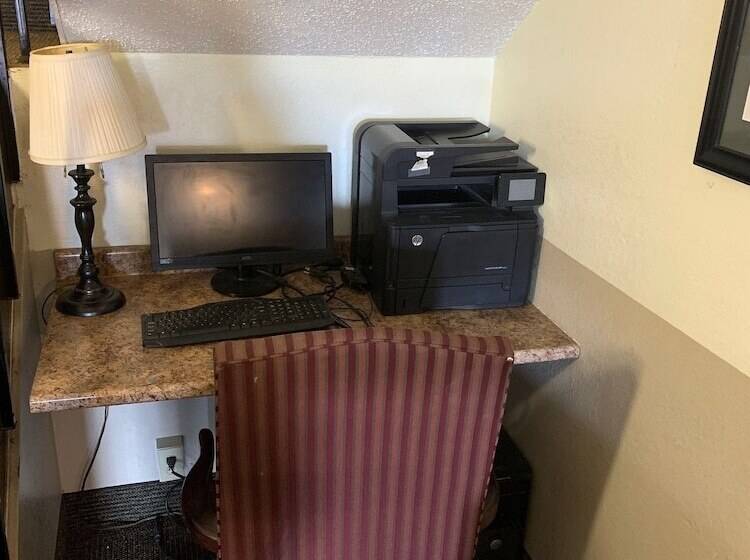 汽车旅馆  Super 8 By Wyndham Newburgh/west Point Stewart Intl Airport