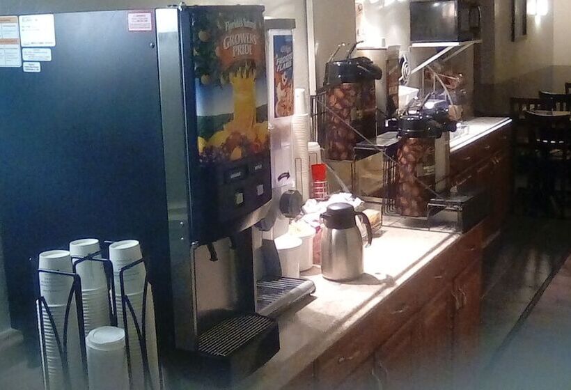 汽车旅馆  Super 8 By Wyndham Newburgh/west Point Stewart Intl Airport