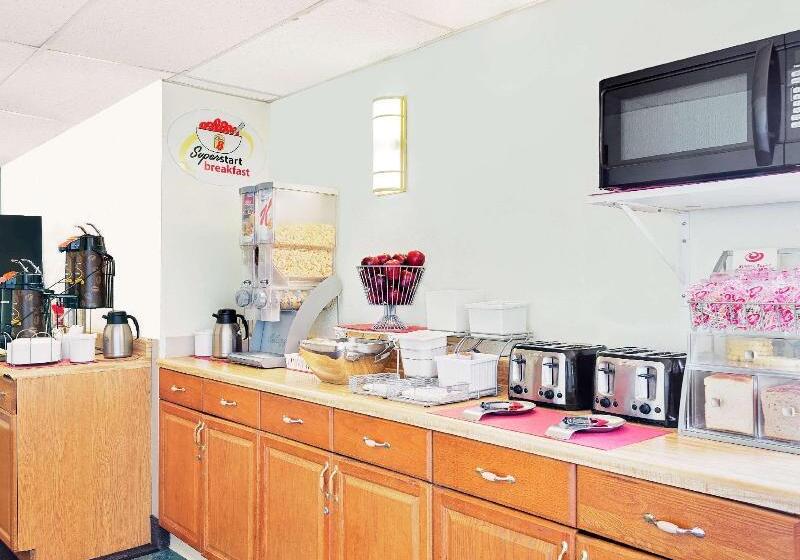 汽车旅馆  Super 8 By Wyndham Newburgh/west Point Stewart Intl Airport