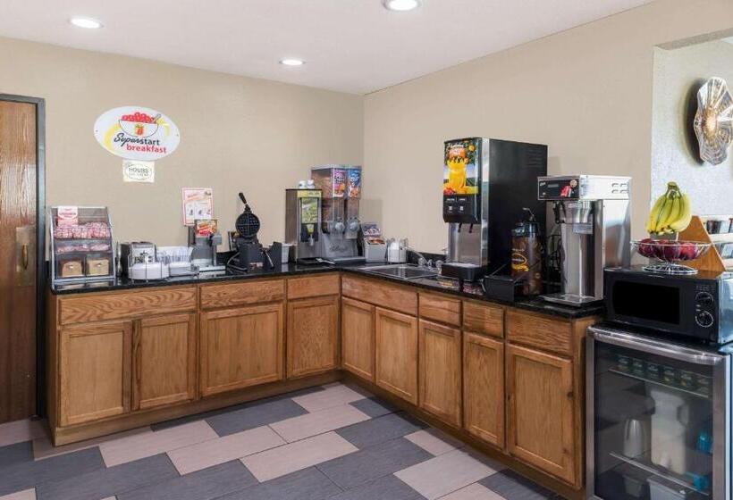 فندق على الطريق Super 8 By Wyndham Okawville