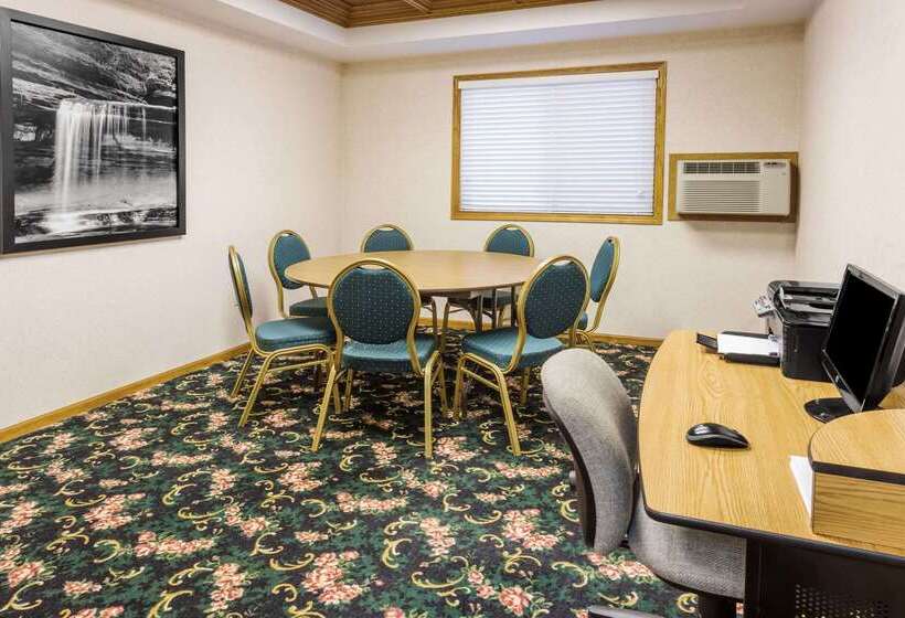 汽车旅馆  Super 8 By Wyndham Ottawa Starved Rock