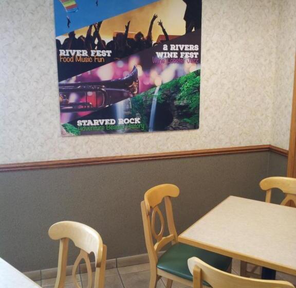 汽车旅馆  Super 8 By Wyndham Ottawa Starved Rock