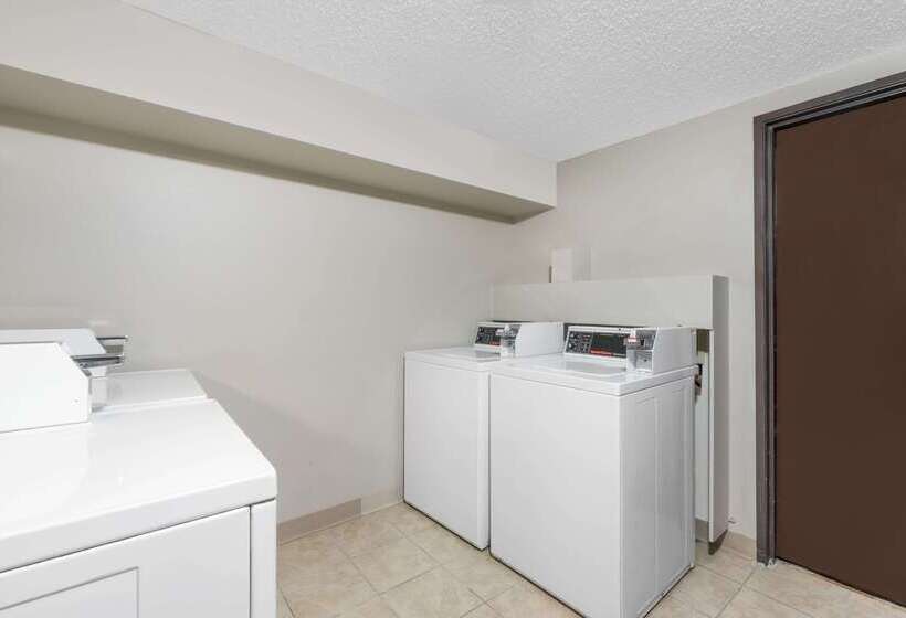 汽车旅馆 Super 8 By Wyndham Pierre Sd