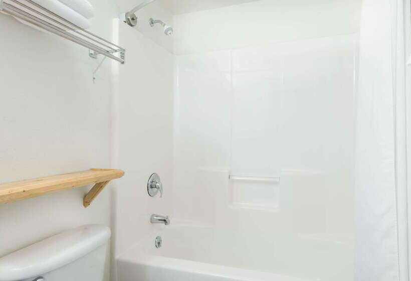 فندق على الطريق Super 8 By Wyndham Powell