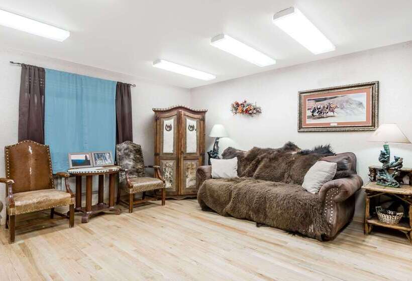 فندق على الطريق Super 8 By Wyndham Powell