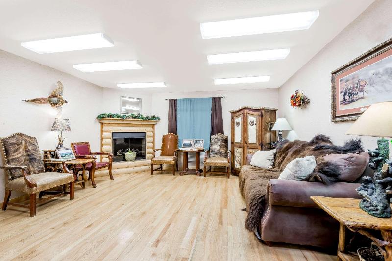 فندق على الطريق Super 8 By Wyndham Powell