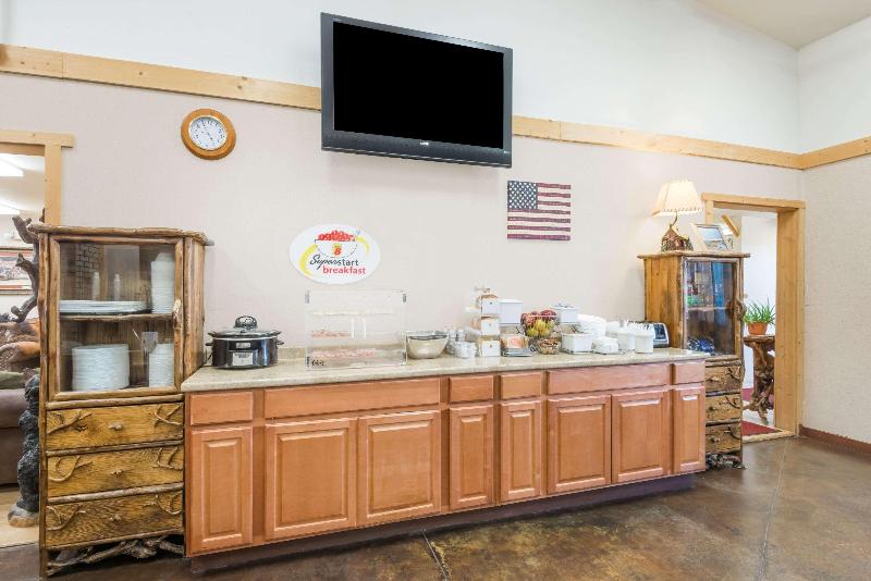 فندق على الطريق Super 8 By Wyndham Powell