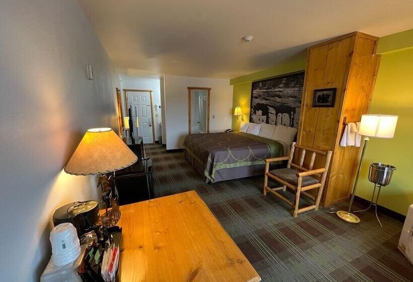 فندق على الطريق Super 8 By Wyndham Powell