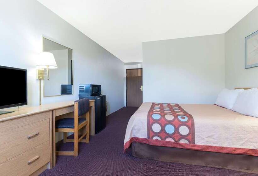 فندق على الطريق Super 8 By Wyndham Raton