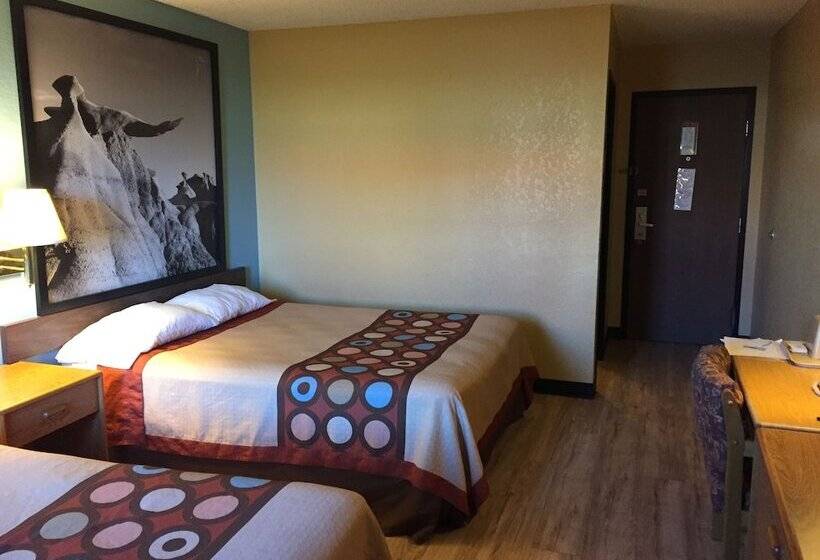 فندق على الطريق Super 8 By Wyndham Raton