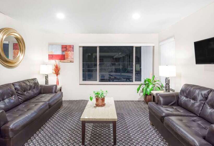 فندق على الطريق Super 8 By Wyndham Redding