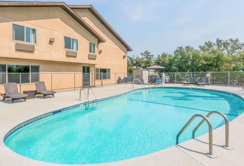 فندق على الطريق Super 8 By Wyndham Redding