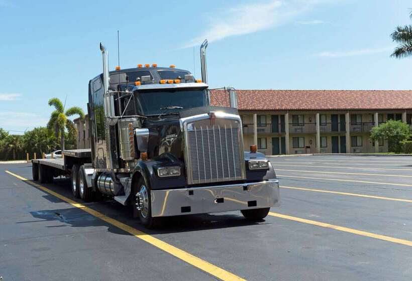 فندق على الطريق Super 8 By Wyndham Riviera Beach West Palm Beach