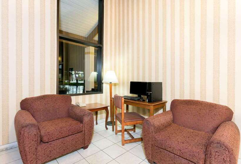 فندق على الطريق Super 8 By Wyndham Riviera Beach West Palm Beach