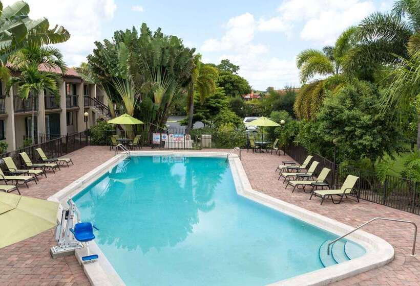 فندق على الطريق Super 8 By Wyndham Riviera Beach West Palm Beach