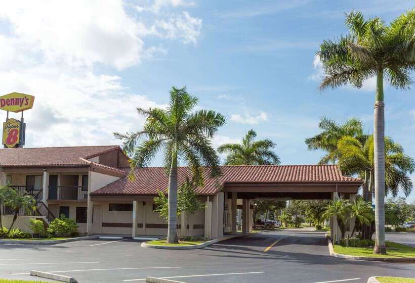 فندق على الطريق Super 8 By Wyndham Riviera Beach West Palm Beach
