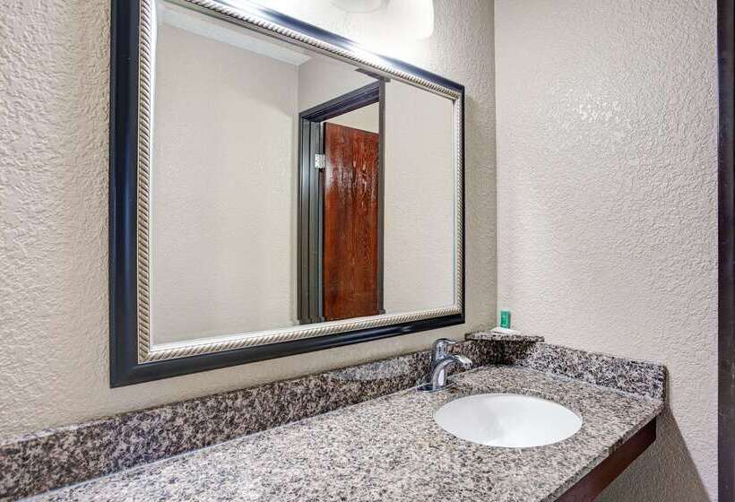 מוטל Super 8 By Wyndham Roseville/detroit Area