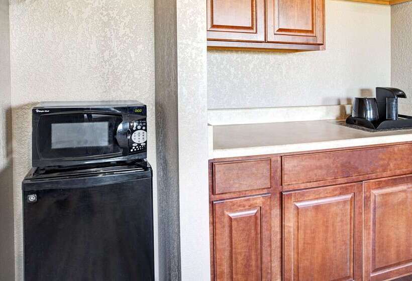 モーテル Super 8 By Wyndham Roseville/detroit Area