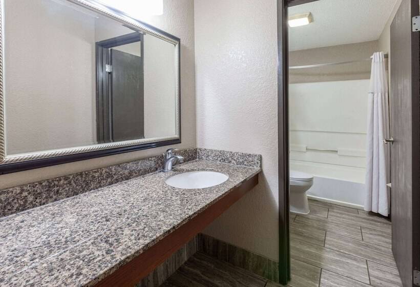 מוטל Super 8 By Wyndham Roseville/detroit Area