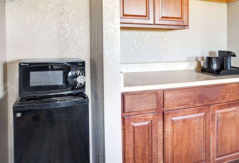 モーテル Super 8 By Wyndham Roseville/detroit Area