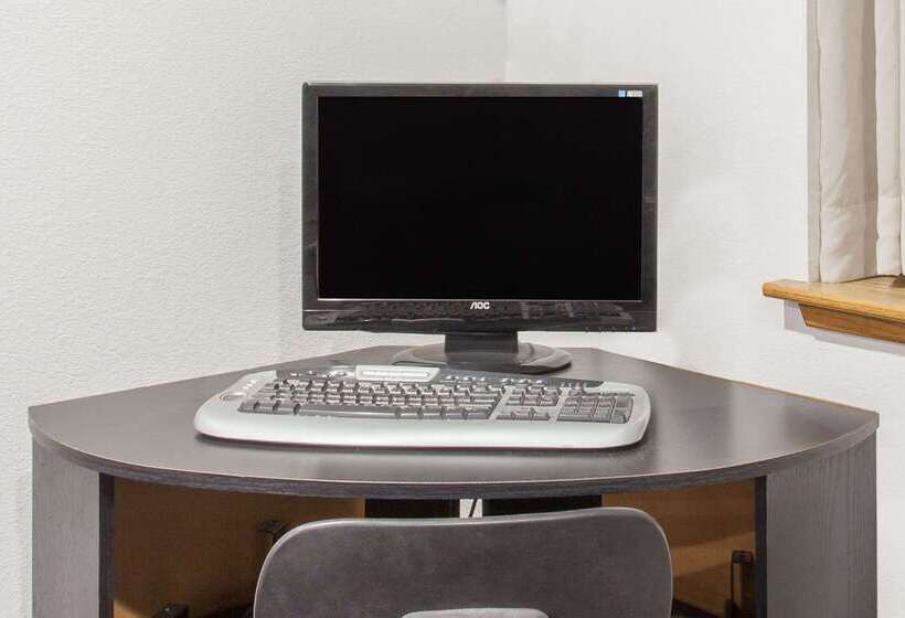 מוטל Super 8 By Wyndham Selma/fresno Area