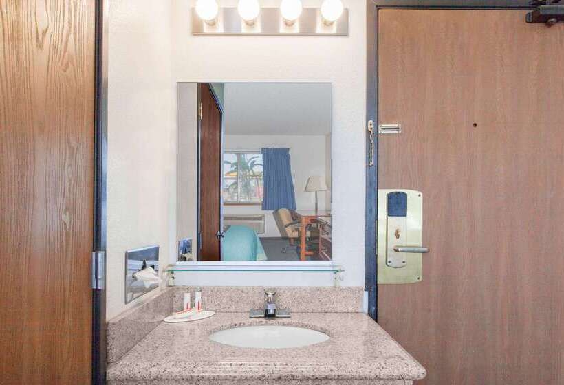 מוטל Super 8 By Wyndham Selma/fresno Area