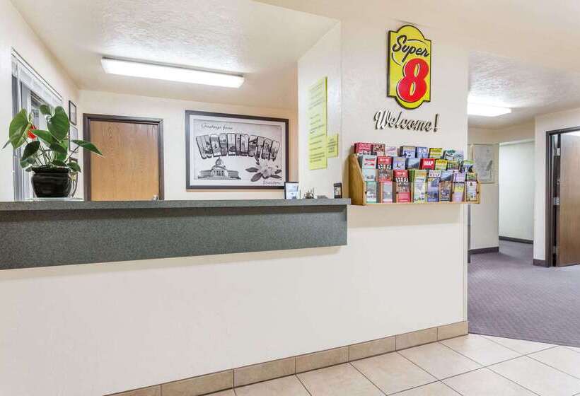 فندق على الطريق Super 8 By Wyndham Shelton