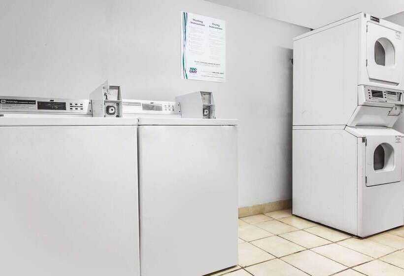 فندق على الطريق Super 8 By Wyndham Stockbridge