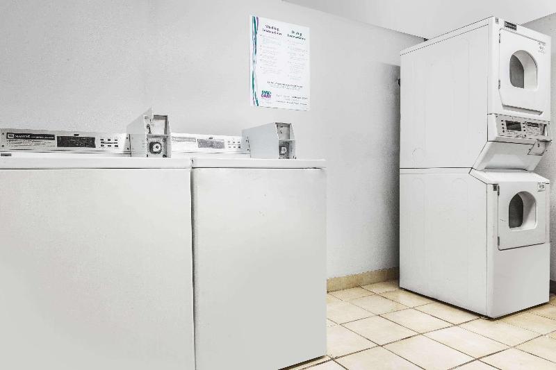 فندق على الطريق Super 8 By Wyndham Stockbridge