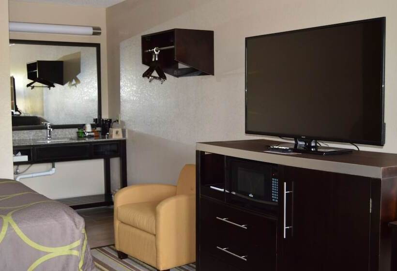 فندق على الطريق Super 8 By Wyndham Stockbridge