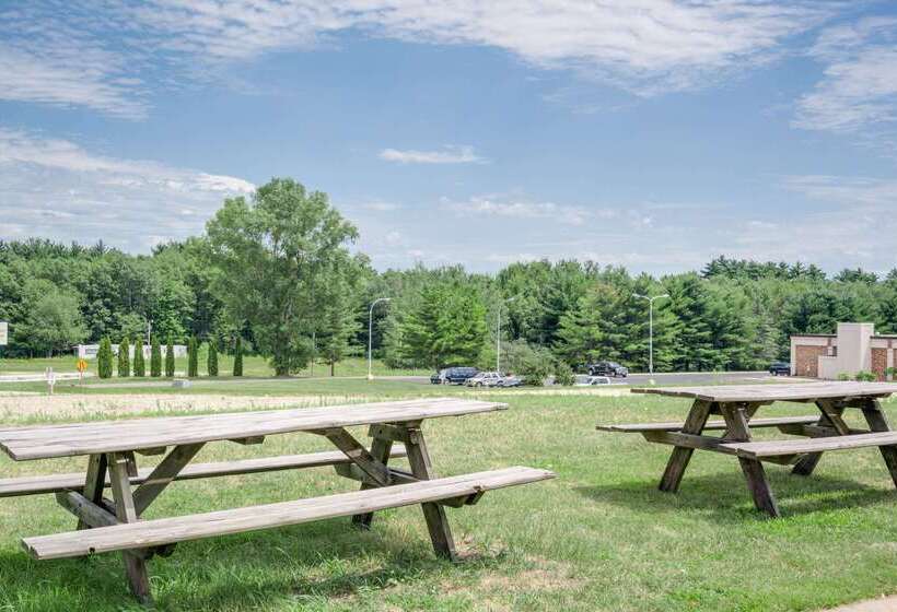 فندق على الطريق Super 8 By Wyndham Tomah Wisconsin