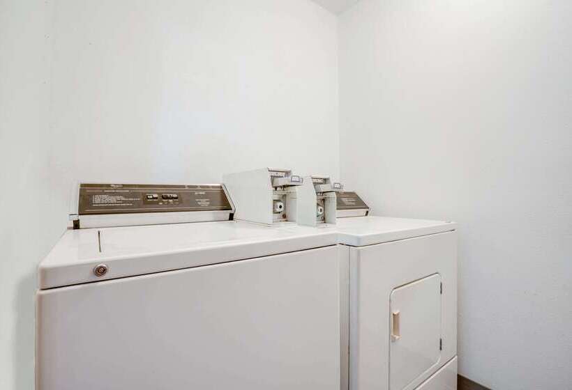 فندق على الطريق Super 8 By Wyndham Tomah Wisconsin