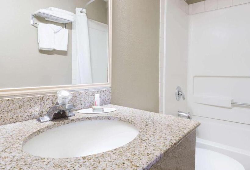 Мотель Super 8 By Wyndham Topeka/wanamaker Rd/i70