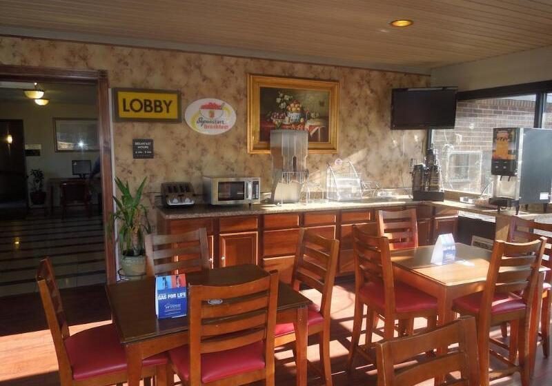 فندق على الطريق Super 8 By Wyndham Waldorf