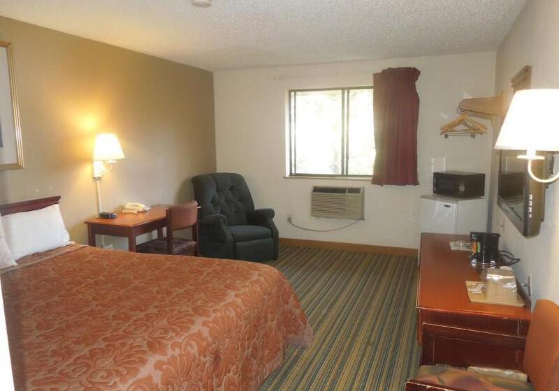 فندق على الطريق Super 8 By Wyndham Waldorf