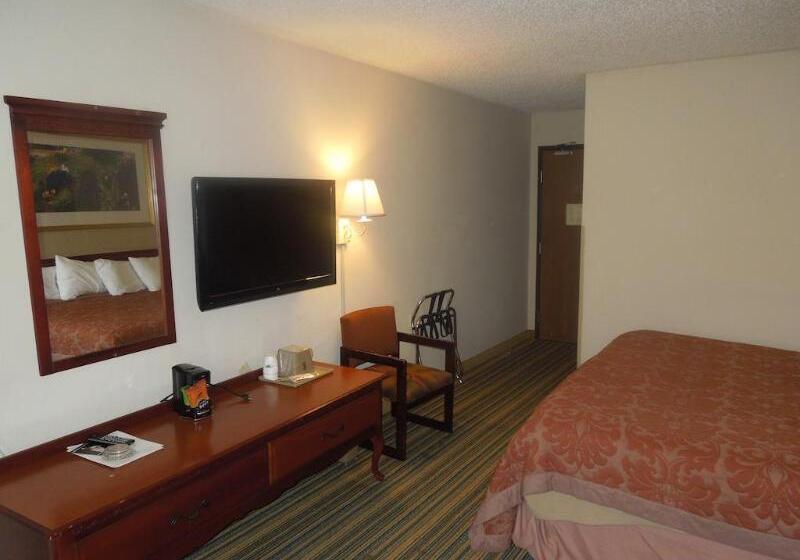 فندق على الطريق Super 8 By Wyndham Waldorf