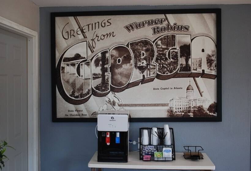 فندق على الطريق Super 8 By Wyndham Warner Robins