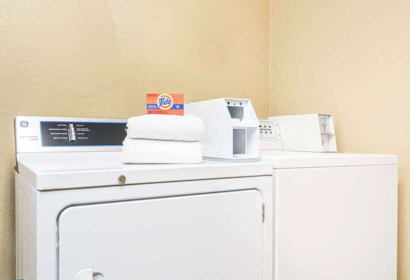 فندق على الطريق Super 8 By Wyndham Wausau