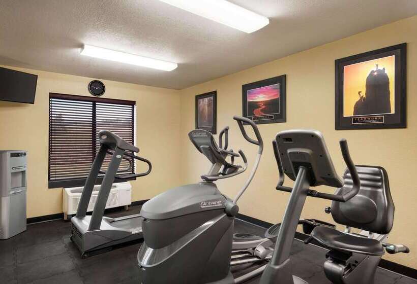 فندق على الطريق Super 8 By Wyndham Wausau