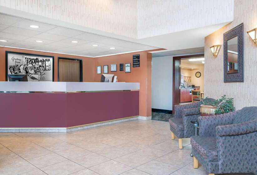 فندق على الطريق Super 8 By Wyndham Wausau