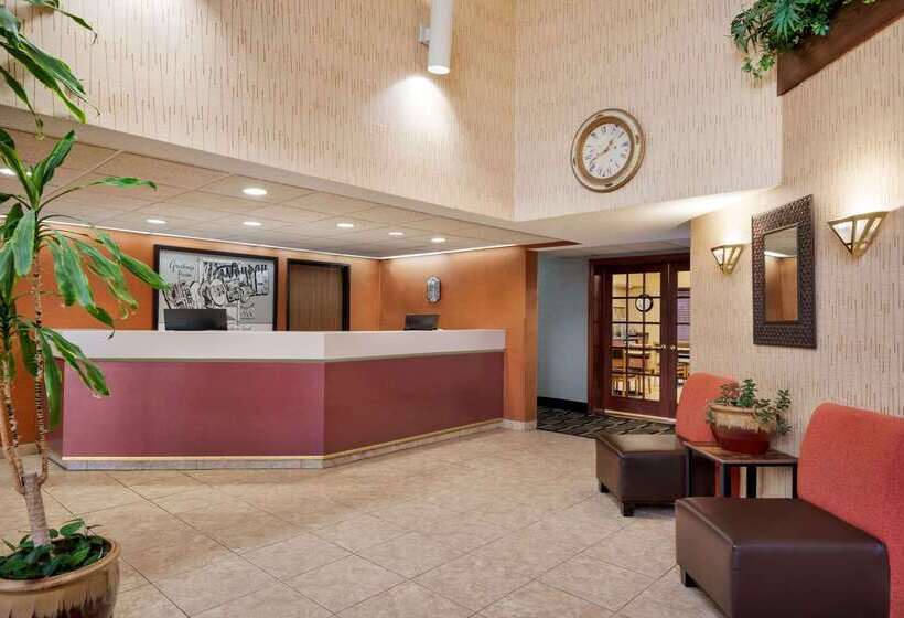 فندق على الطريق Super 8 By Wyndham Wausau