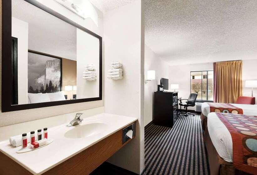 فندق على الطريق Super 8 By Wyndham Wausau