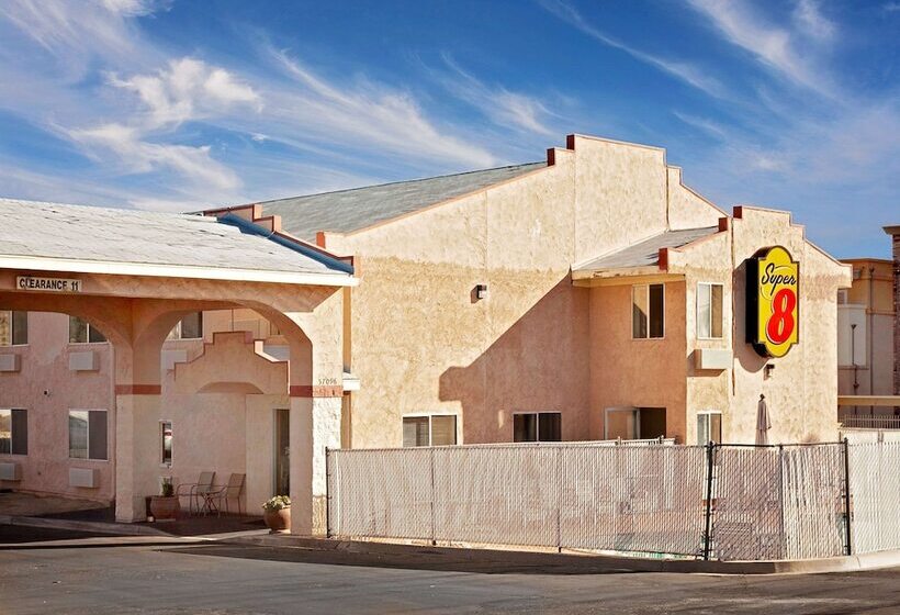 汽车旅馆  Super 8 By Wyndham Yucca Val/joshua Tree Nat Pk Area