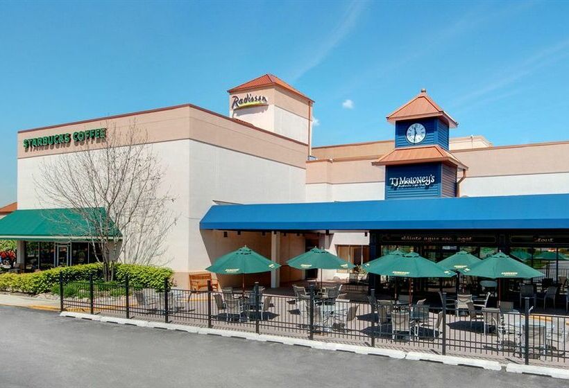 Radisson Hotel at Star Plaza