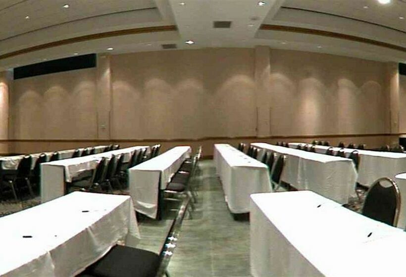 Radisson Hotel at Star Plaza